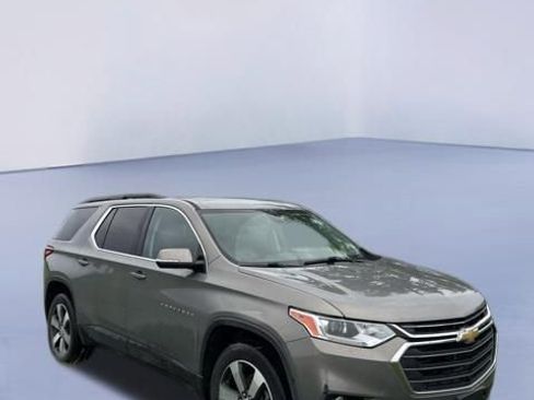 Used 2019 Chevrolet Traverse LT w/ LT Premium Package FWD image 4