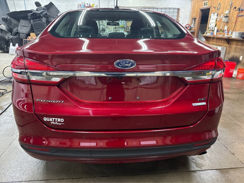 Used 2017 Ford Fusion SE w/ Fusion SE Technology Package FWD image 16
