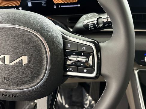 New 2026 Kia Carnival EX FWD image 32
