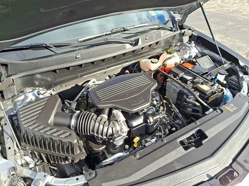 Certified 2025 Cadillac XT6 Premium Luxury image 32