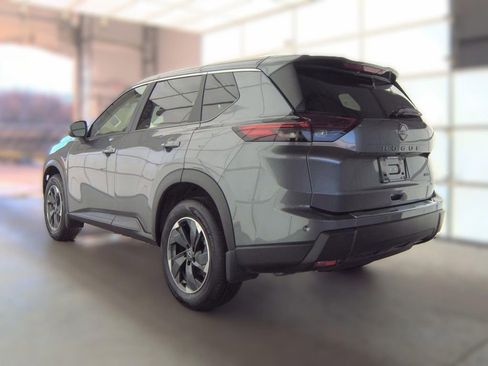 Certified 2025 Nissan Rogue SV image 4