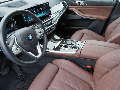 Used 2025 BMW X7 xDrive40i image 9