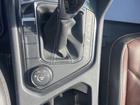 Used 2022 Volkswagen Tiguan SEL R-Line image 18