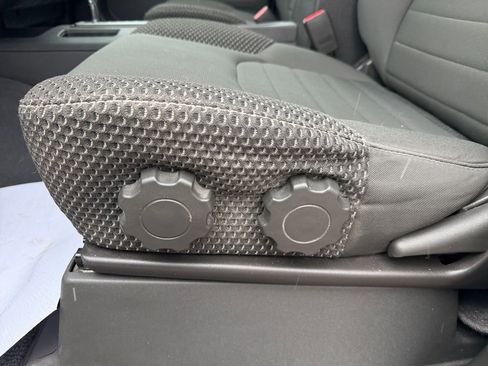 Used 2019 Nissan Frontier PRO-4X image 14