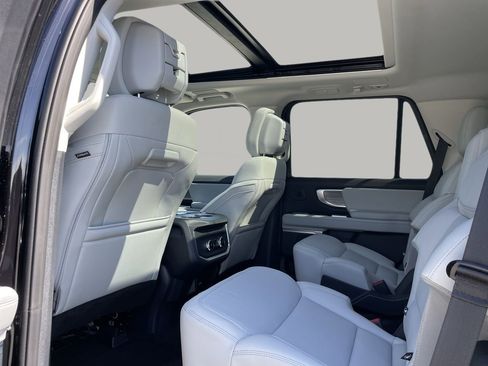 New 2026 Ford Expedition Platinum image 16