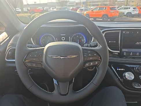 New 2026 Chrysler Pacifica Select FWD image 15