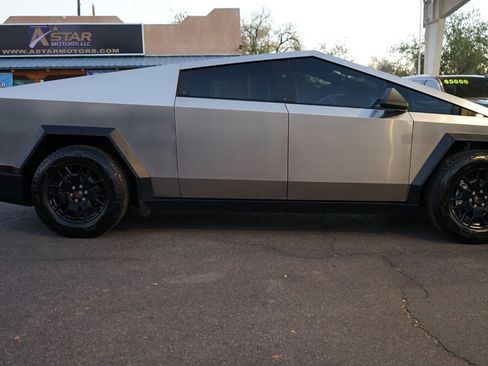 Used 2024 Tesla Cybertruck AWD Crew Cab image 2