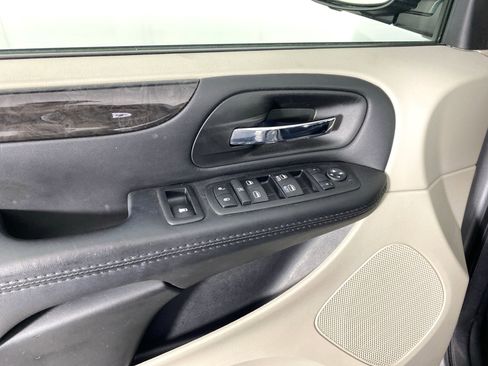 Used 2017 Dodge Grand Caravan SE w/ Power Window Group FWD image 13