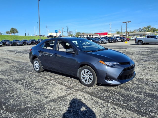 Used 2017 Toyota Corolla LE w/ Carpet Mat Package (TMS) FWD image 2