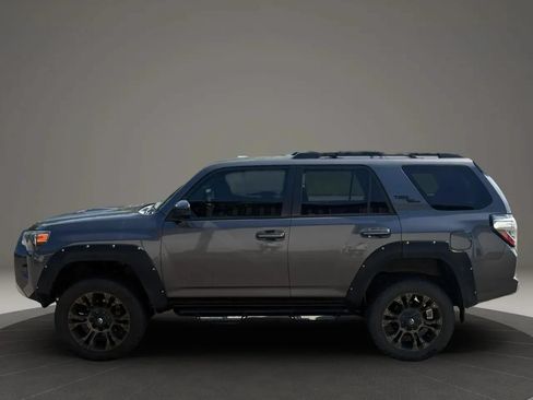 Used 2020 Toyota 4Runner TRD Off-Road AWD/4WD image 2