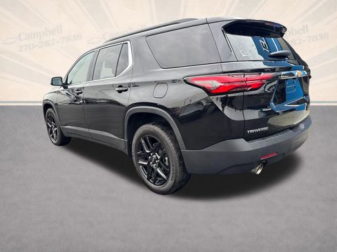 Used 2023 Chevrolet Traverse LT image 3