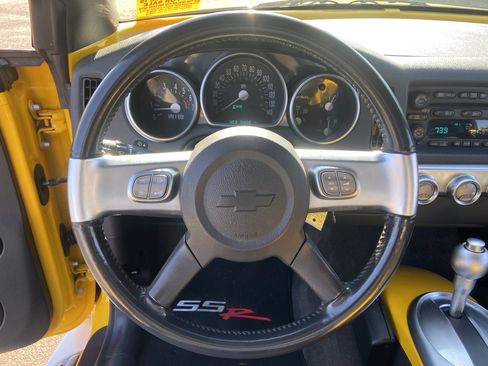 Used 2004 Chevrolet SSR w/ Preferred Equipment Group RWD image 12
