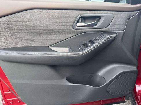 Used 2023 Nissan Rogue SV image 15