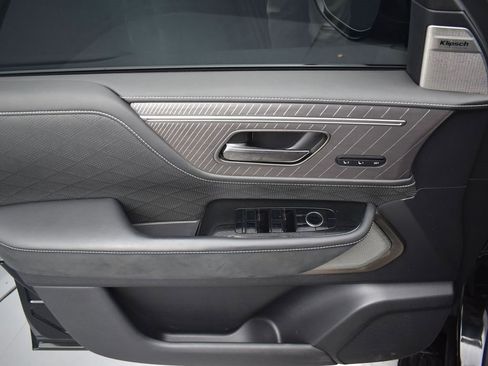 Used 2025 INFINITI QX80 Autograph w/ Autograph Exterior Package image 11