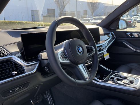 Used 2026 BMW X5 xDrive50e w/ M Sport Package image 16
