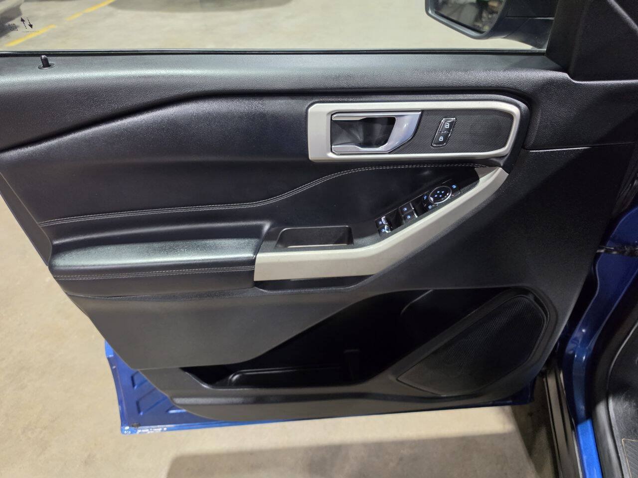 Used 2020 Ford Explorer XLT w/ Equipment Group 202A AWD/4WD image 24
