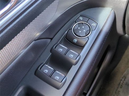 Used 2018 Ford Explorer XLT w/ Equipment Group 202A image 25