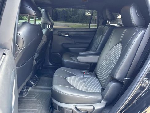 Used 2024 Toyota Highlander XSE image 13