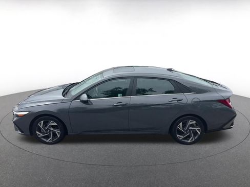 Used 2025 Hyundai Elantra SEL FWD image 9