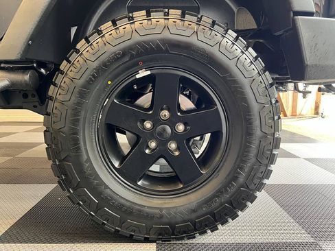 Used 2017 Jeep Wrangler Unlimited Sport AWD/4WD image 28