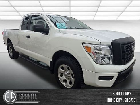 Used 2023 Nissan Titan S image 7