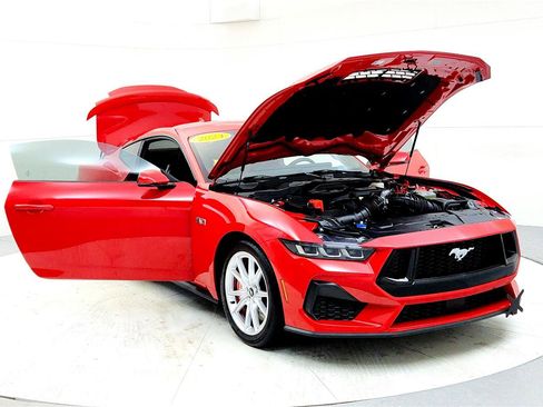 Used 2024 Ford Mustang GT Premium image 9