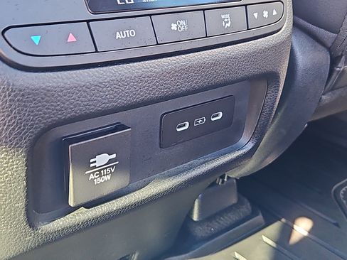 Used 2024 Honda Pilot TrailSport image 13