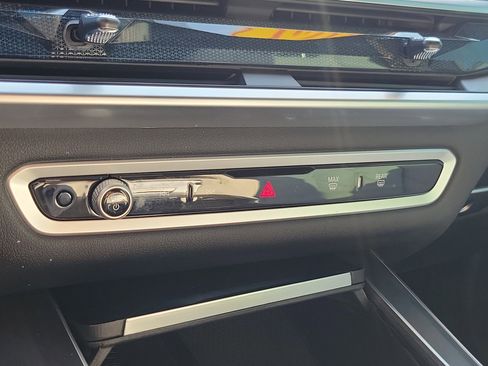 Used 2025 BMW X5 xDrive40i w/ Premium Package image 29