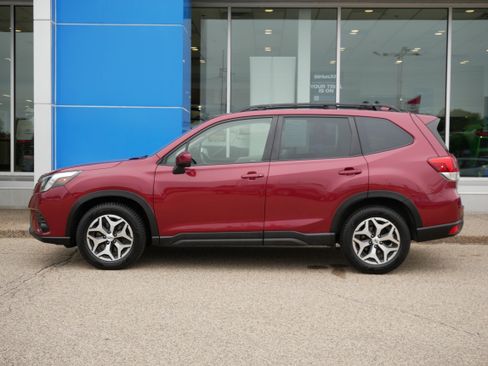 Used 2023 Subaru Forester Premium image 5