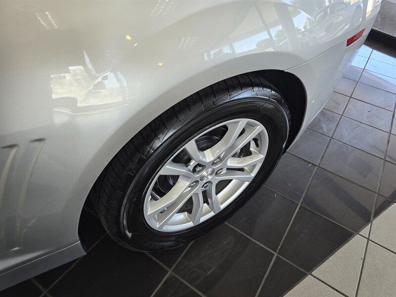 Used 2015 Chevrolet Camaro LT RWD image 23