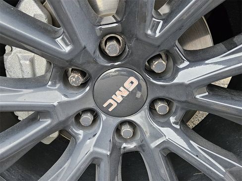 Used 2022 GMC Yukon SLT w/ SLT Premium Package image 6