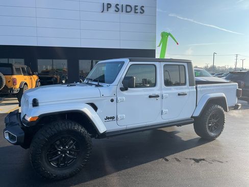 Used 2023 Jeep Gladiator Sport image 1