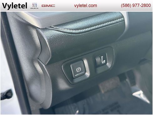 Certified 2023 GMC Acadia SLE w/ Driver Convenience Package image 19