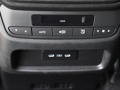 Used 2025 Honda Pilot EX-L image 18