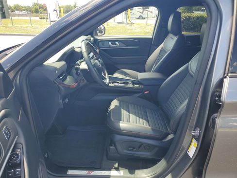 Certified 2025 Ford Explorer ST-Line w/ Premium Package AWD/4WD image 17