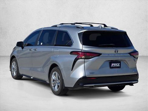 Used 2023 Toyota Sienna Limited FWD image 7
