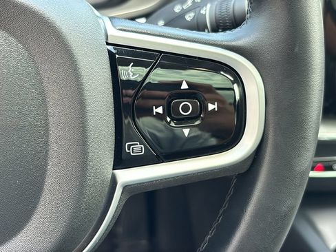 Certified 2025 Volvo XC60 B5 Plus AWD/4WD image 17