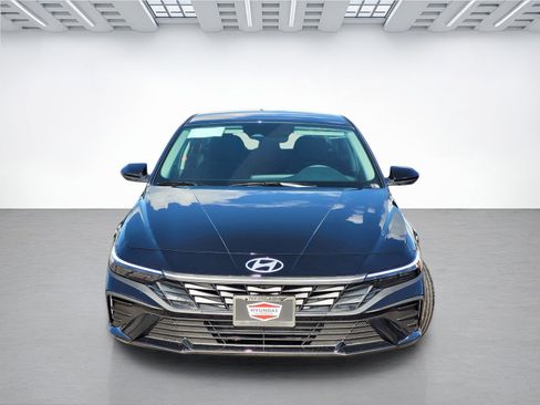 New 2026 Hyundai Elantra SE image 2