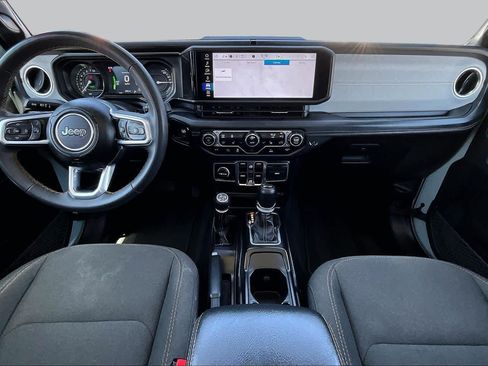 Used 2024 Jeep Wrangler Unlimited Sahara AWD/4WD image 15