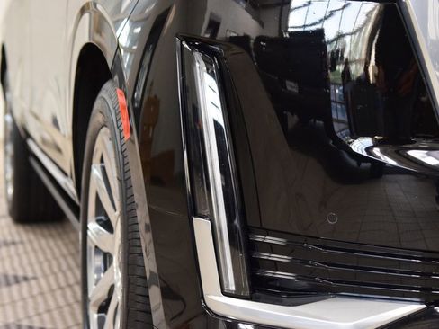 Used 2024 Cadillac Escalade ESV Premium Luxury Platinum AWD/4WD image 11
