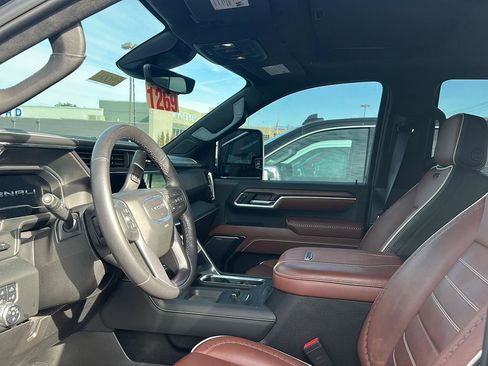 Used 2024 GMC Sierra 2500 Denali Ultimate image 2