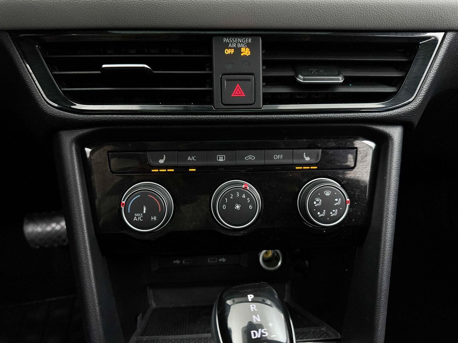 Used 2023 Volkswagen Taos SE w/ Panoramic Sunroof Package FWD image 23