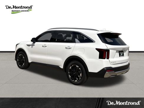 Used 2026 Kia Sorento S w/ S Panoramic Sunroof Package FWD image 7