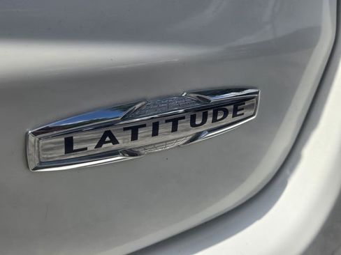 Used 2020 Jeep Compass Latitude FWD image 11
