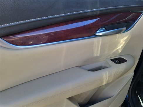 Used 2018 Cadillac XT5 Luxury w/ Driver Awareness Package image 17