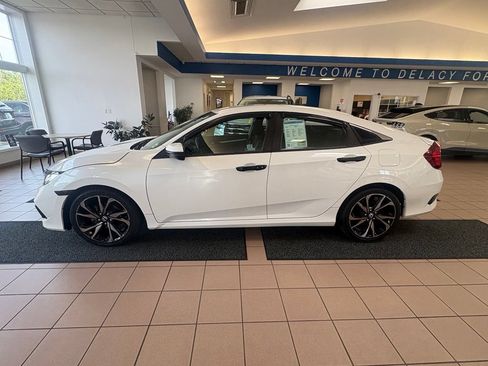 Used 2019 Honda Civic Sport image 2