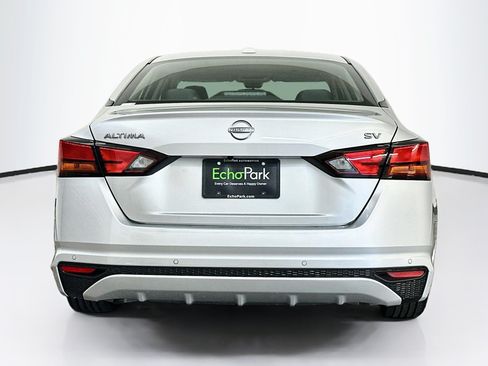 Used 2024 Nissan Altima 2.5 SV FWD image 7