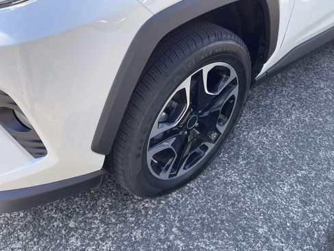 Certified 2021 Toyota RAV4 XLE Premium AWD/4WD image 8
