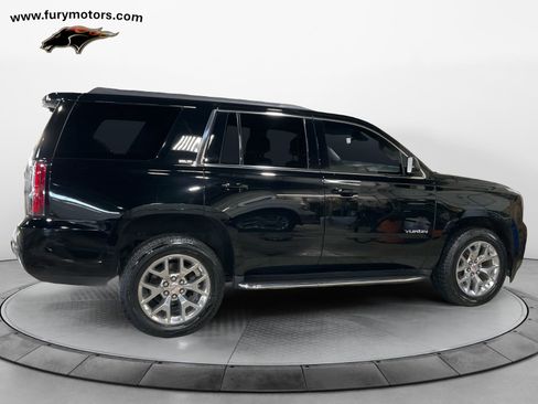 Used 2018 GMC Yukon SLT image 2