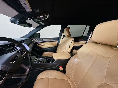 Used 2021 Jeep Grand Cherokee L Summit w/ Luxury Tech Group V image 22